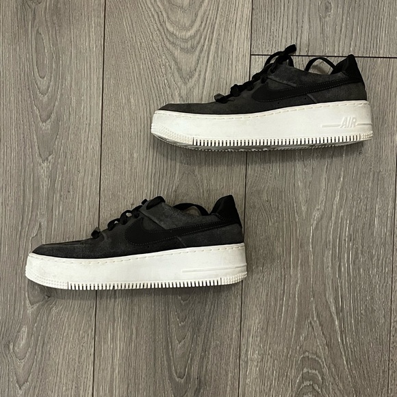 EUC Like New Nike Air Force 1 Shoes Size 8 Color Gray and Black - Picture 9 of 11